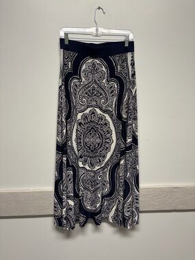 Pull On Stretchy Skirt M